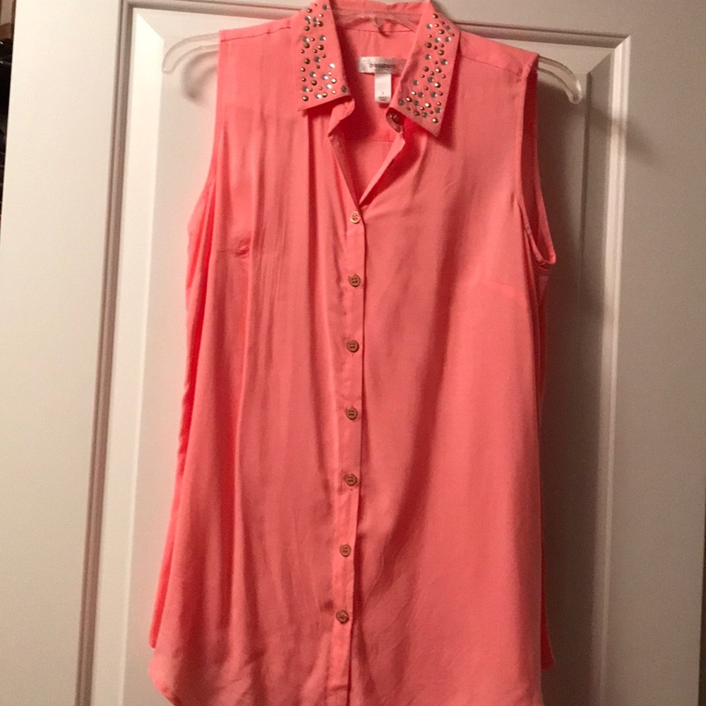 Sleeveless blouse
